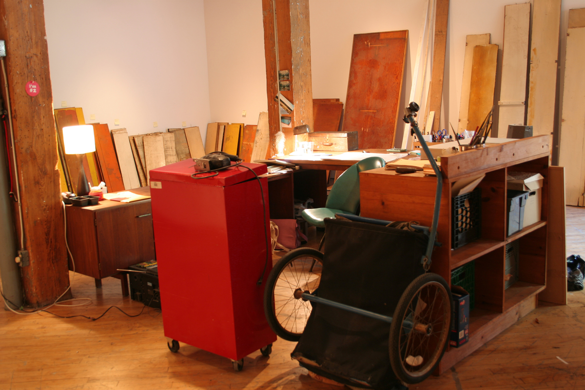 Swintak: Residency, image of building materials..