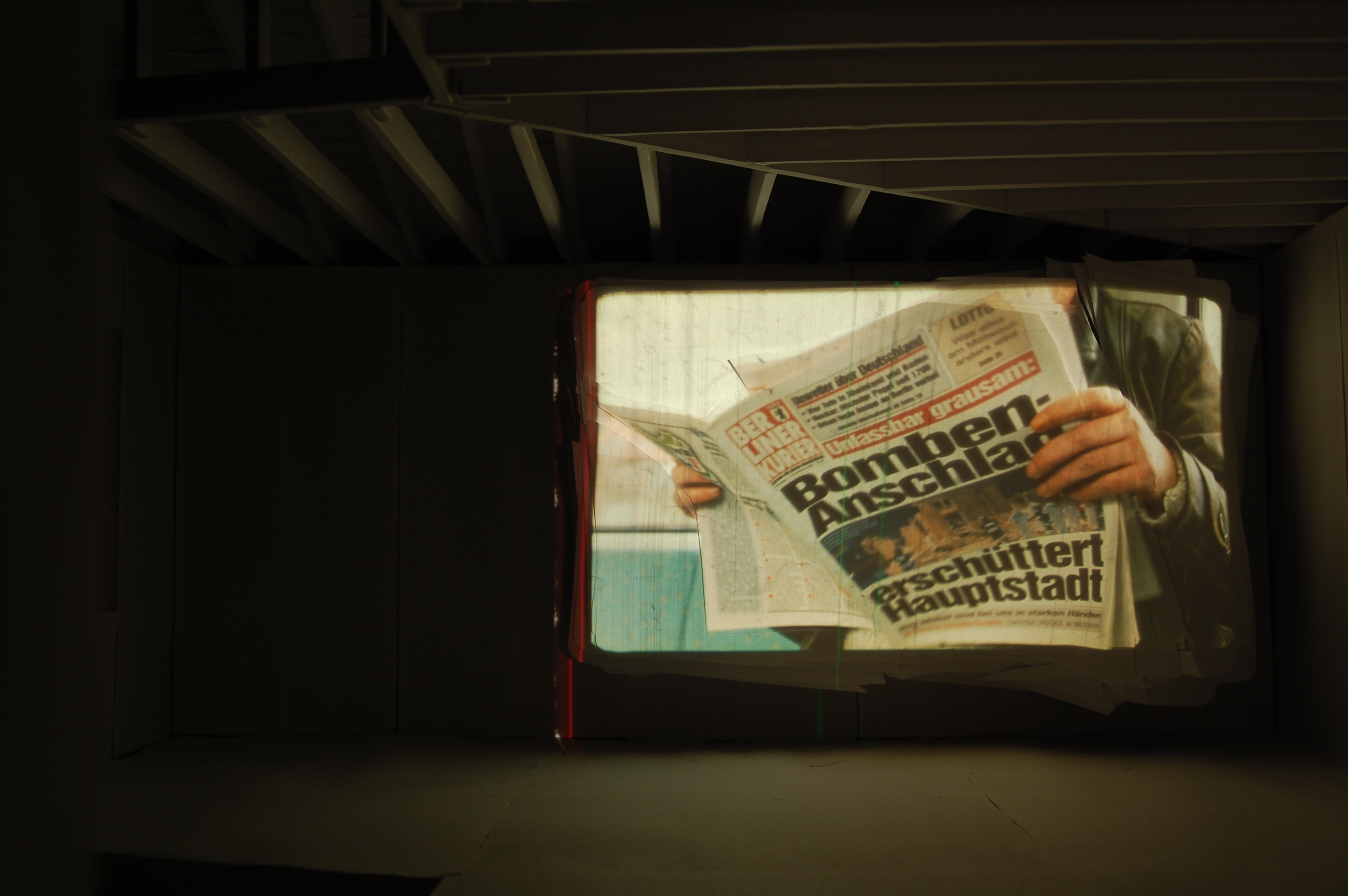Sarah Jane Gorlitz & Wojciech Olejnik, installation view, video projection.