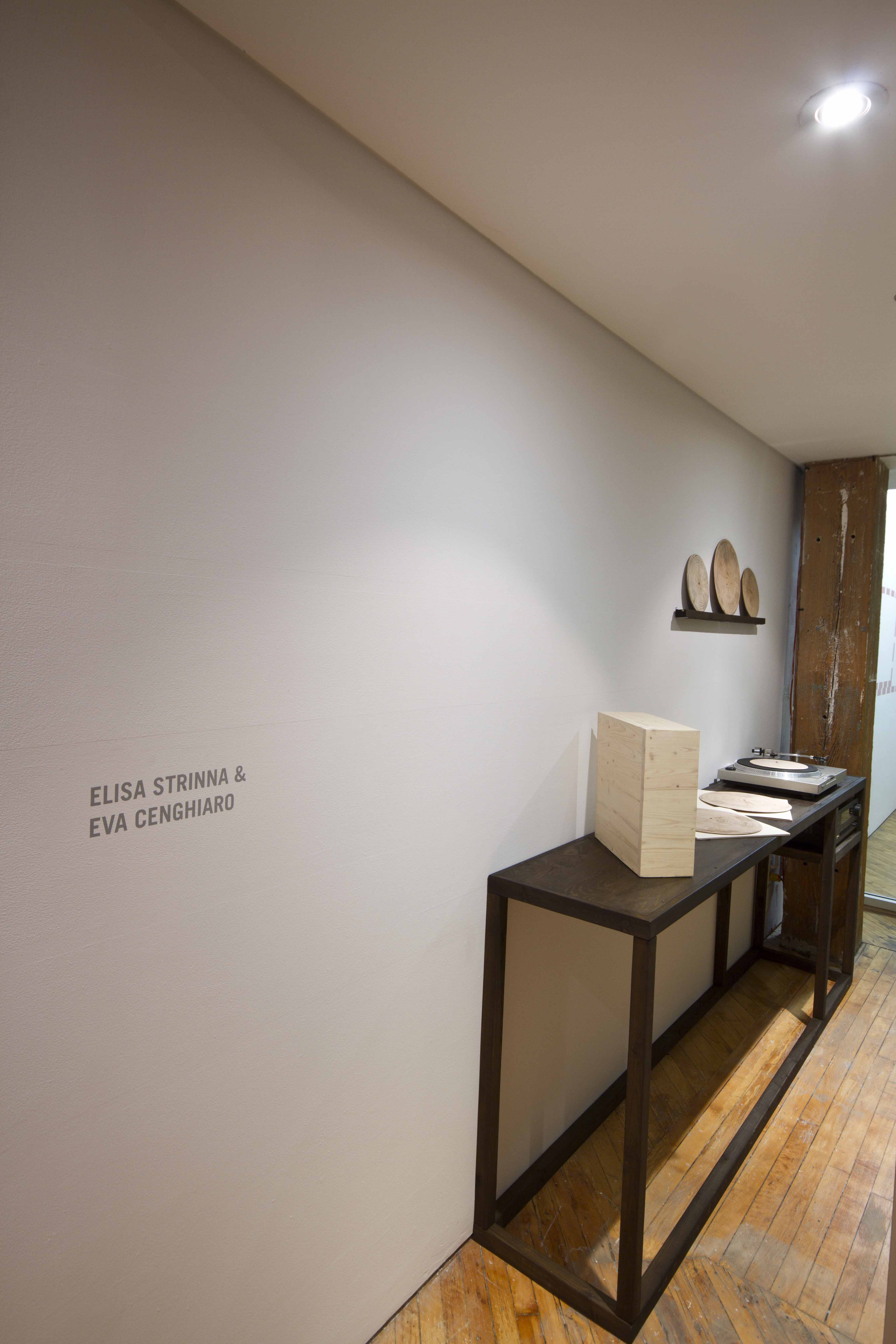 Elisa Strinna & Eva Cenghiaro: Wood Songs, view of wooden turntables.