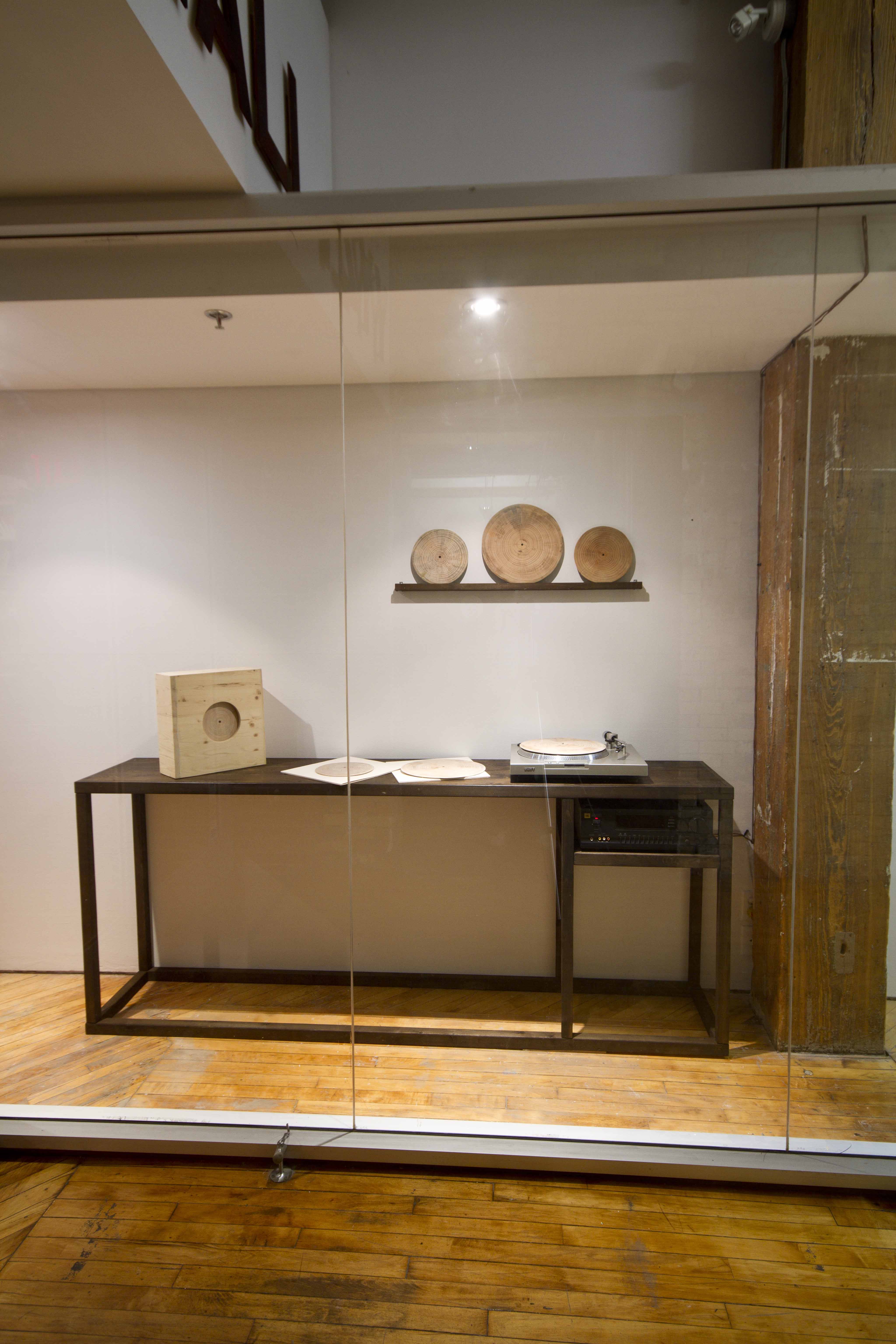 Elisa Strinna & Eva Cenghiaro: Wood Songs, view of wooden turntables.