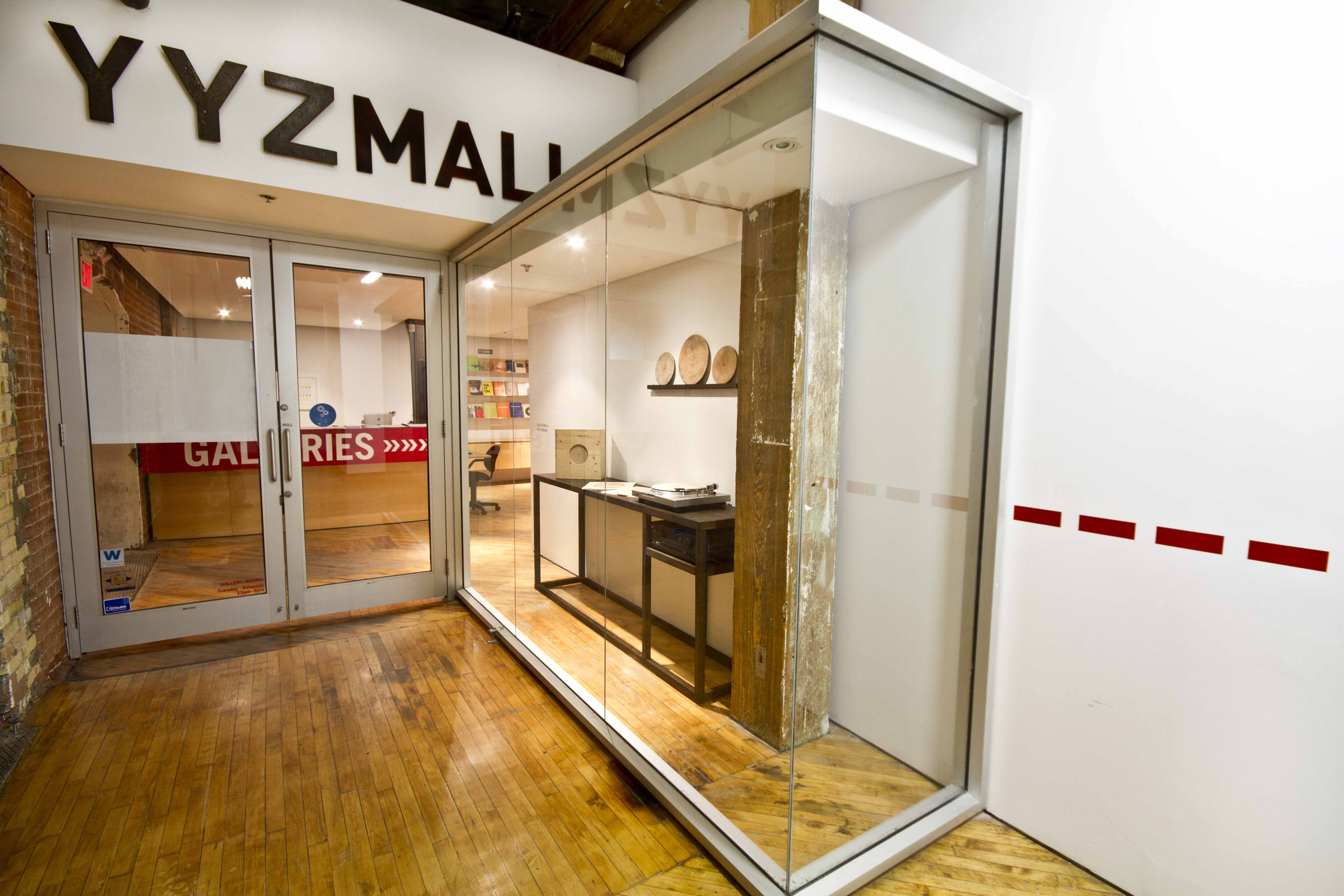 Elisa Strinna & Eva Cenghiaro: Wood Songs, view of wooden turntables.